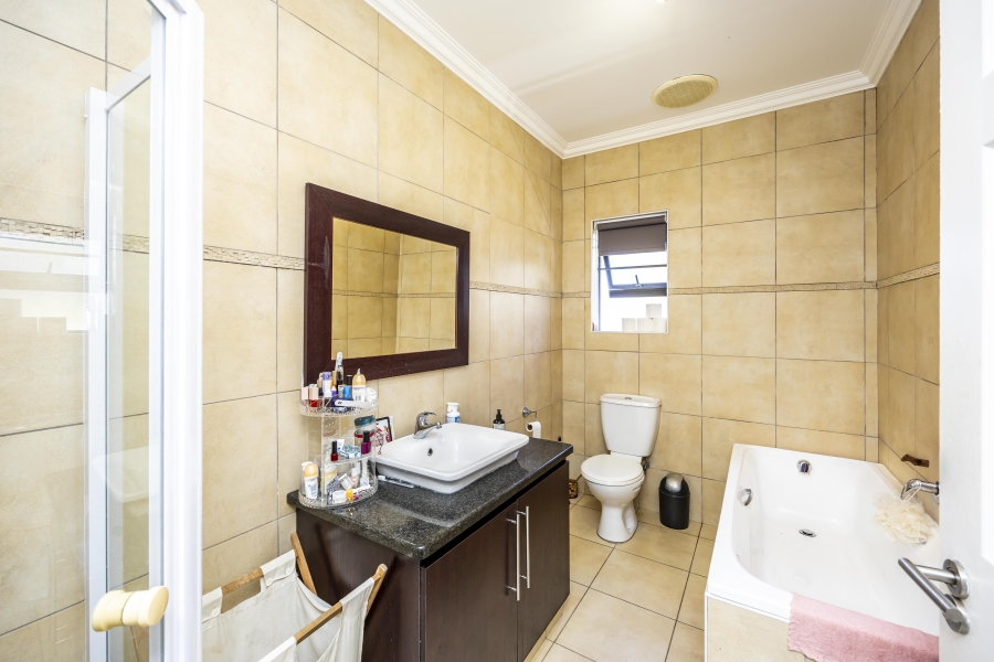 5 Bedroom Property for Sale in Beacon Bay Eastern Cape